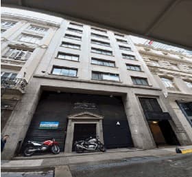 Tte. Gral. Juan D. Peron 338/346 UF 3 C.A.B.A. Piso completo a nivel del 2do piso de planta libre destinado a oficina, cuenta con un área de trabajo, despachos, office, 6 baños para ambos sexos. Cuenta con una vinculación interna con 1P-EP-PB-SS respectivamente mediante escalera (cerrada con taquería) y ascensor (fuera de servicio). Superficie: 582,60 M2. Circunscripción: 14, Sección: 1, Manzana: 42, Parcela: 4
