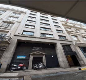 Tte. Gral. Juan D. Peron 338/346 UF 4 C.A.B.A. Piso completo a nivel del 3er piso de planta libre destinado a oficina, con tabique divisorio generando dos semipisos en frente y contra frente. Al frente cuenta con un área de trabajo, despachos, office, 3 baños para ambos sexos. Al contra frente, sala de reunión, comedor, cocina, dos baños y por último acceso a terraza de uso. Superficie: 419,70 M2. Circunscripción: 14, Sección: 1, Manzana: 42, Parcela: 4