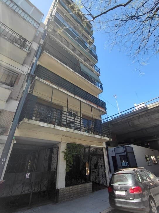 CHACABUCO N° 1248/1252, PISO 9° D, UNIDAD FUNCIONAL N° 47, C.A.B.A. Se trata de un departamento de tres ambientes en el noveno piso al contrafrente. Consta de: hall de ingreso, cocina, living comedor con salida a balcón con vista abierta, paso, dos dormitorios y baño completo. Todos los ambientes ventilan al exterior. SUPERFICIE: Cubierta 64,35 m2, Balcón 3,06 m2, Total UF 47: 67,41 m2 Circunscripción: 12, Sección: 4, Manzana: 14, Parcela: 13b