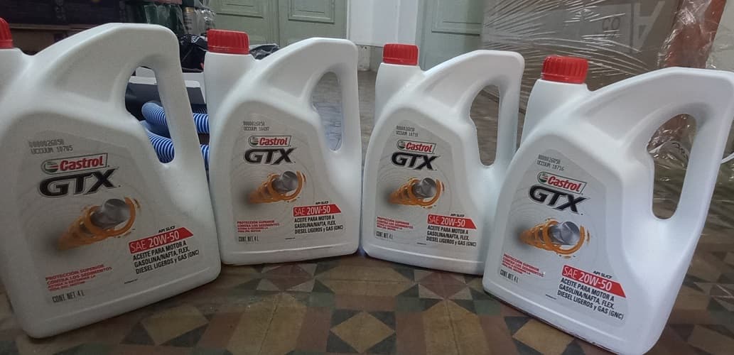 4 BIDONES DE ACEITE P/MOTOR X 4 LT - CASTOL GTX SAE 20W 50 - AÑO DE FABRICACIÓN 2023 - SE VENDEN EN EL ESTADO EN QUE SE ENCUENTRAN Y EXHIBEN. 24016GSM000253