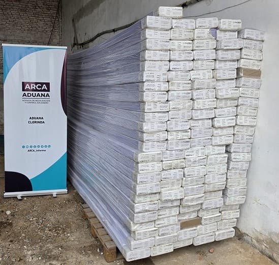 60 PAQUETES DE MACHIMBRES PVC P/ CIELO RASO QUE CONTIENE 10 PIEZAS CADA UNO DE 0,8cmX20cmX600cm (12m2)SE VENDEN EN EL ESTADO EN QUE SE ENCUENTRAN Y EXHIBEN. 26012GSM000297