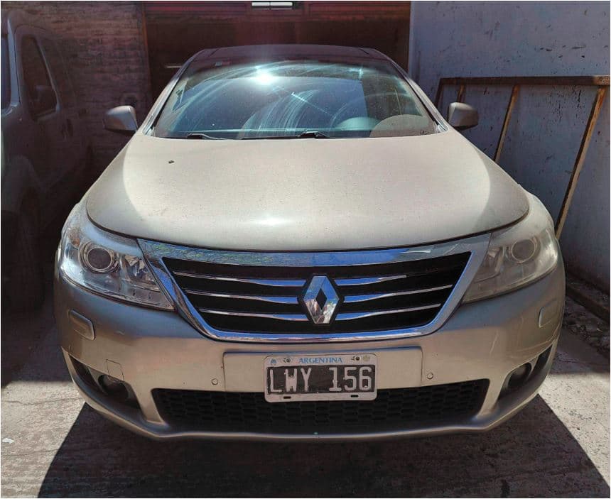 UN AUTOMÓVIL, USADO, FUNCIONANDO, MARCA RENAULT, MODELO LATITUDE PRIVILEGE, MOTOR NRO. 5ZVA604N000665, CHASIS NRO. VF1ABL1B3CC253209, MODELO APROX. AÑO 2012, TIPO SEDAN 4 PTAS, COMBUSTIBLE NAFTA. POSEE: TABLERO DE INSTRUMENTOS, COMANDOS AL VOLANTE, CALEFACTOR, EQUIPO DE AIRE ACONDICIONADO, RADIO CON REPRODUCTOR DE CD, PANTALLA LCD, AIRBAG, CAJA DE VELOCIDADES AUTOMÁTICA, ALZA CRISTALES ELECTRICOS, TECHO CORREDIZO, DIFERENCIAL, DIRECCIÓN ASISTIDA Y CINCO RUEDAS ARMADAS CON CUBIERTAS DE USO. CON DETERIOROS GENERALES, AVERÍAS, DESARMES E NCOMPLETO. DOMINIO LWY 156. KILOMETRAJE: SIN PODER VISUALIZAR POR FALLA EN EL DISPLAY DIGITAL DEL TABLERO DE INSTRUMETOS.