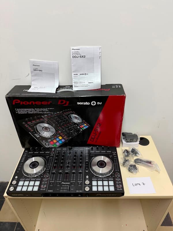 UNA (01) CONSOLA DE MUSICA - MARCA PIONEER - MODELO DDJ SX2 - NUEVO FUNCIONAMIENTO SIN CONTROLAR -TRIBUTAN IVA ALÍCUOTA 21% - SE VENDEN EN EL ESTADO EN EL QUE SE ENCUENTRAN Y EXHIBEN – CON CAJA 16015ALOT000179L