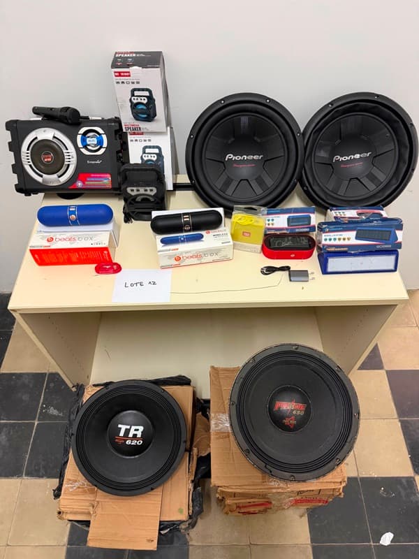 17 (DIECISIETE) PARLANTES SEGÚN DETALLE: - 1 PARLANTE CON ACCESORIOS – MODELO EP -3815 - MARCA ECOPOWER – SIN CAJA - 1 PARLANTE T&G – MODELO TG - 166 – CON ESTUCHE - 2 PARLANTES - MARCA PIONEER - MODELO TSW311S4 – SIN CAJA - 4 PARLANTES - MARCA RECSON – CON CAJA - 2 PARLANTES – MODELO MS-1616-BT- MARCA SPEAKER – CON CAJA - 2 PARLANTES – MODELO TR 620 - MARCA TRITON – CON CAJA - 3 PARLANTES INALÁMBRICOS A ENERGÍA SOLAR- MARCA LONGSTAR – MODELOS LS-PC 399 Y LS-PC-302 – CON CAJA - 2 PARLANTES PORTÁTILES - MARCA BEATS BOX – CON CAJA - NUEVOS. FUNCIONAMIENTO SIN CONTROLAR -TRIBUTAN IVA ALÍCUOTA 21% - SE VENDEN EN EL ESTADO EN EL QUE SE ENCUENTRAN Y EXHIBEN17015ALOT000219H - 22015ALOT000033U - 18015ALOT000195L - 16015ALOT000110T - 22015ALOT000033U - 19015ALOT000038X - 17015ALOT000107D - 18015ALOT000036F