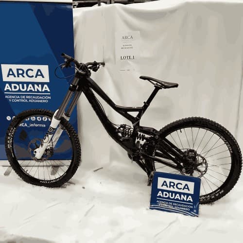 UNA BICICLETA – MARCA ESPECIALIZED – MODELO DEMO 8 – RODADO 27¨- N.º SERIE WSBC6011053460BI2558 - NUEVA - ARMADATRIBUTAN IVA ALÍCUOTA 21% - FUNCIONAMIENTO SIN CONTROLAR - SE VENDEN EN EL ESTADO EN EL QUE SE ENCUENTRAN Y EXHIBEN - ACTA 295/2014