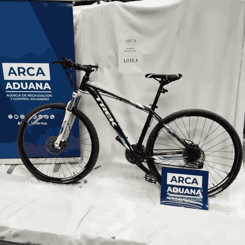 UNA BICICLETA – MARCA TREK – MODELO SUPERFLY 9.6 – RODADO 29 – N.º SERIE WTU341QU0056J - NUEVA - ARMADATRIBUTAN IVA ALÍCUOTA 21% - FUNCIONAMIENTO SIN CONTROLAR - SE VENDEN EN EL ESTADO EN EL QUE SE ENCUENTRAN Y EXHIBEN - ACTA 263/2015