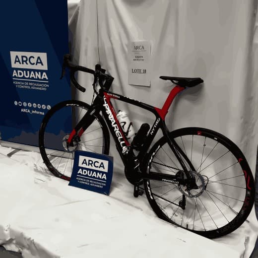 UNA BICICLETA – MARCA PINARELLO – MODELO NYTRO T700 – RODADO 28 – N.º SERIE C1198020093-01351 - NUEVA - ARMADATRIBUTAN IVA ALÍCUOTA 21% - FUNCIONAMIENTO SIN CONTROLAR - SE VENDEN EN EL ESTADO EN EL QUE SE ENCUENTRAN Y EXHIBEN - ACTA 748-2019