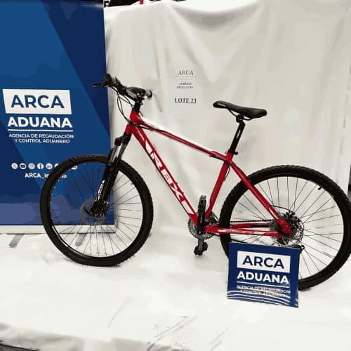 UNA BICICLETA – MARCA RBX – MODELO SUPREME – RODADO 27 – N.º SERIE G141030289 - NUEVA - ARMADATRIBUTAN IVA ALÍCUOTA 21% - FUNCIONAMIENTO SIN CONTROLAR - SE VENDEN EN EL ESTADO EN EL QUE SE ENCUENTRAN Y EXHIBEN - CIM 63/2015