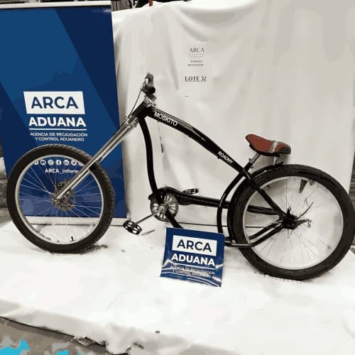 UNA BICICLETA – MARCA ROADNY – MODELO MOSKITO – RODADO 26 – N.º SERIE 2TM12720100 - NUEVA - ARMADATRIBUTAN IVA ALÍCUOTA 21% - FUNCIONAMIENTO SIN CONTROLAR - SE VENDEN EN EL ESTADO EN EL QUE SE ENCUENTRAN Y EXHIBEN - CIM 96/2017