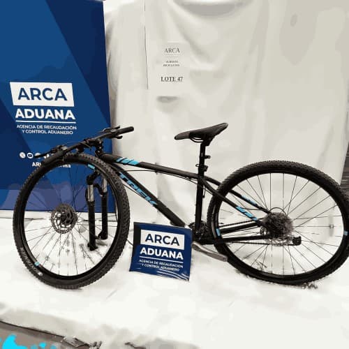 UNA BICICLETA – MARCA TREK – MODELO XCALIBER 7 – RODADO 29 – N.º SERIE WTU351C1309L - NUEVA - DESARMADATRIBUTAN IVA ALÍCUOTA 21% - FUNCIONAMIENTO SIN CONTROLAR - SE VENDEN EN EL ESTADO EN EL QUE SE ENCUENTRAN Y EXHIBEN - ACTA 467/2017