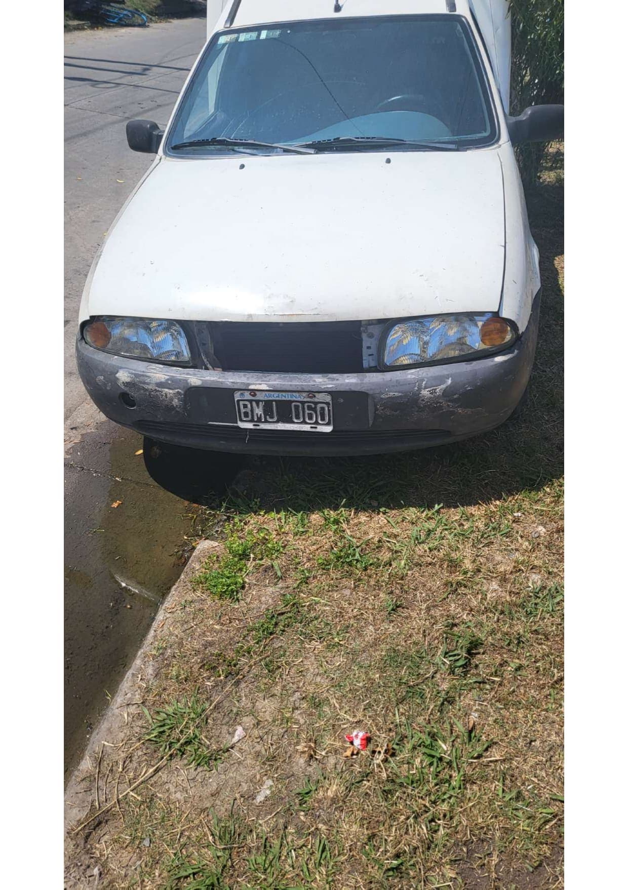 Subasta de automotor Ford Courier, furgoneta, año 1997, DOMINIO BMJ-060.