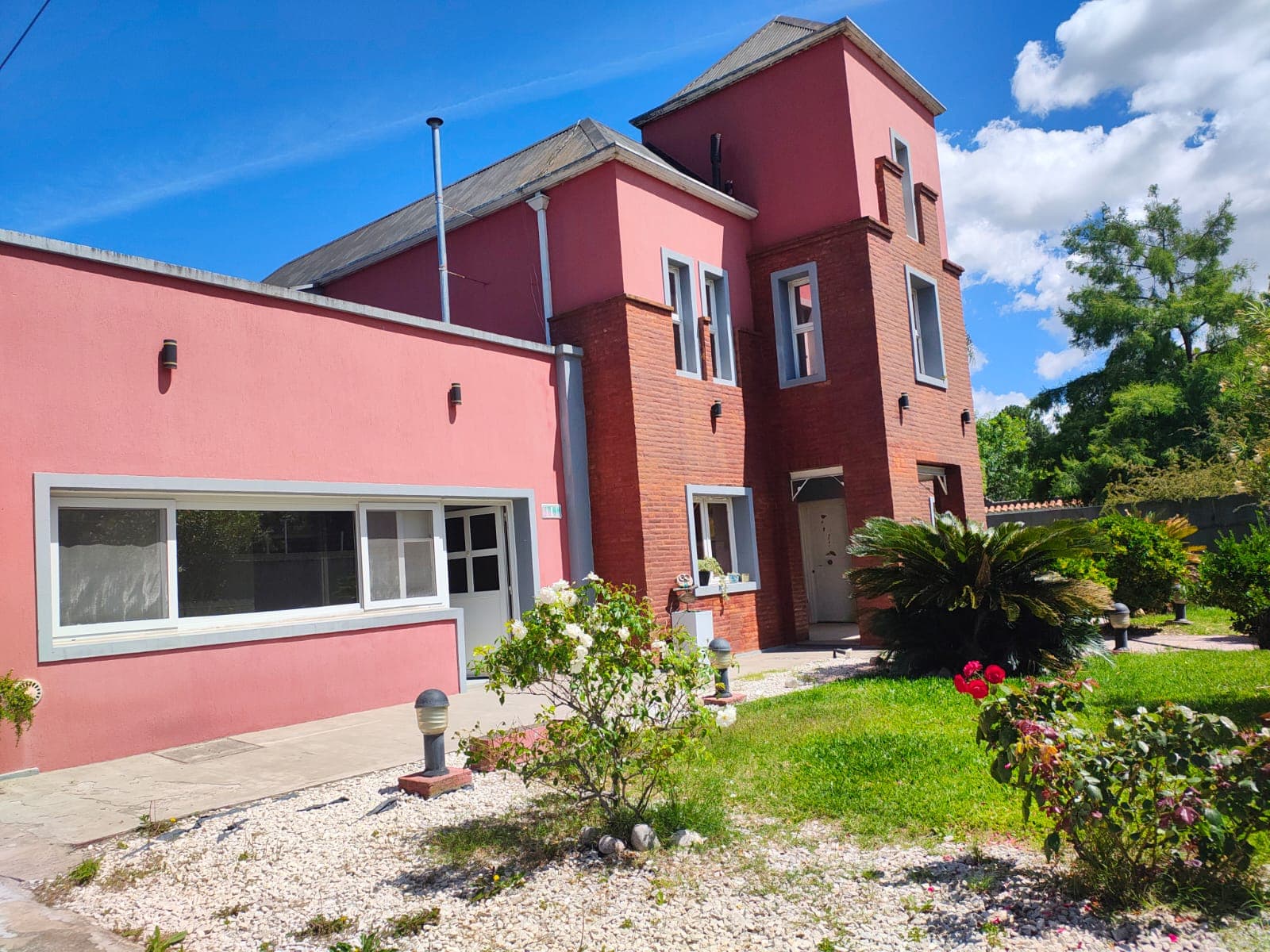 Inmueble sito en calle 529 N° 2347, entre calles 623 y 624 de Berazategui. OCUPADO. MUY BUEN ESTADO