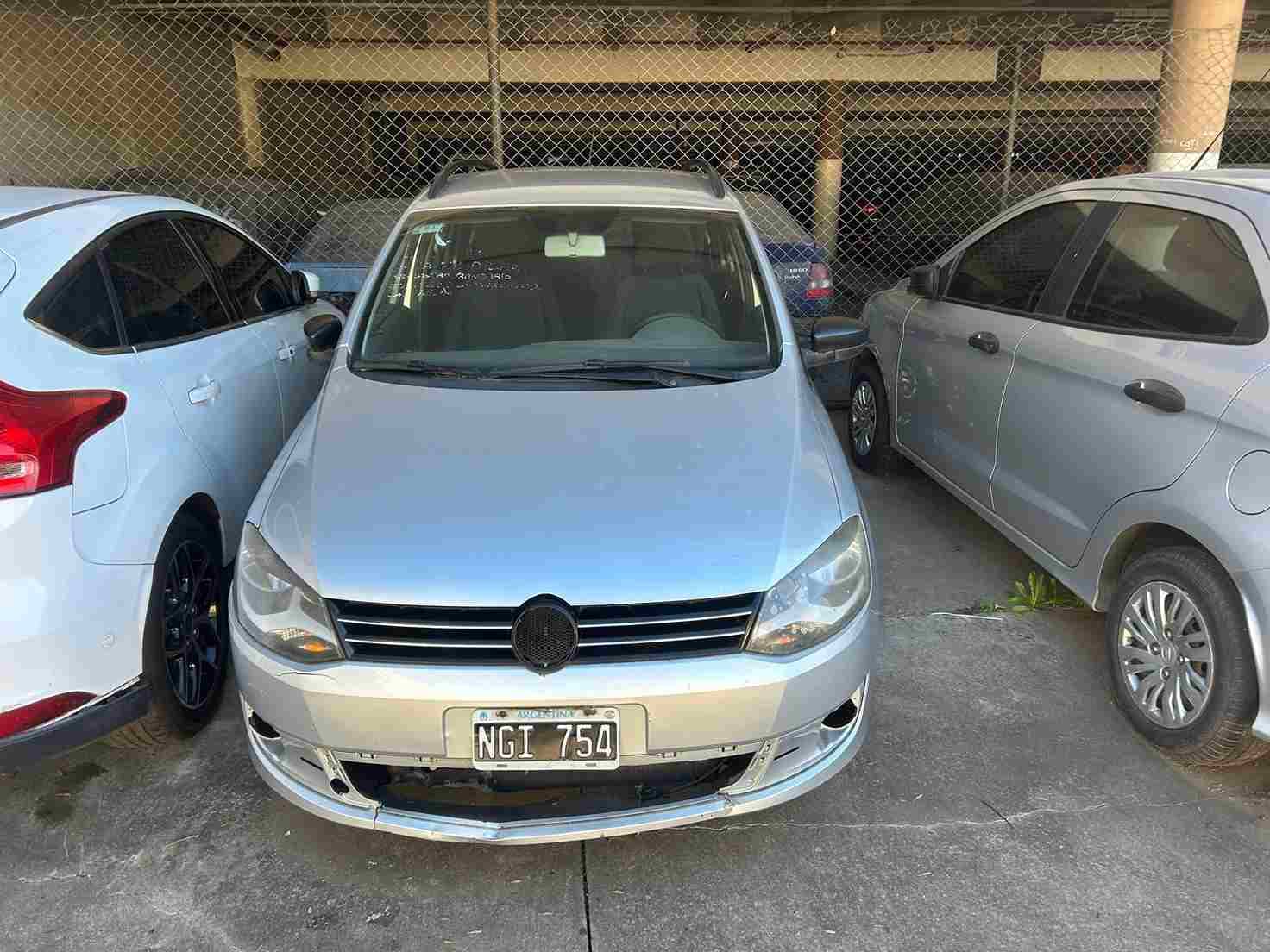 Automotor 100% VW SURAN 1.6 SEDAN 5 PUERTAS año: 2013, gris, naftero. dominio NGI754. Regular