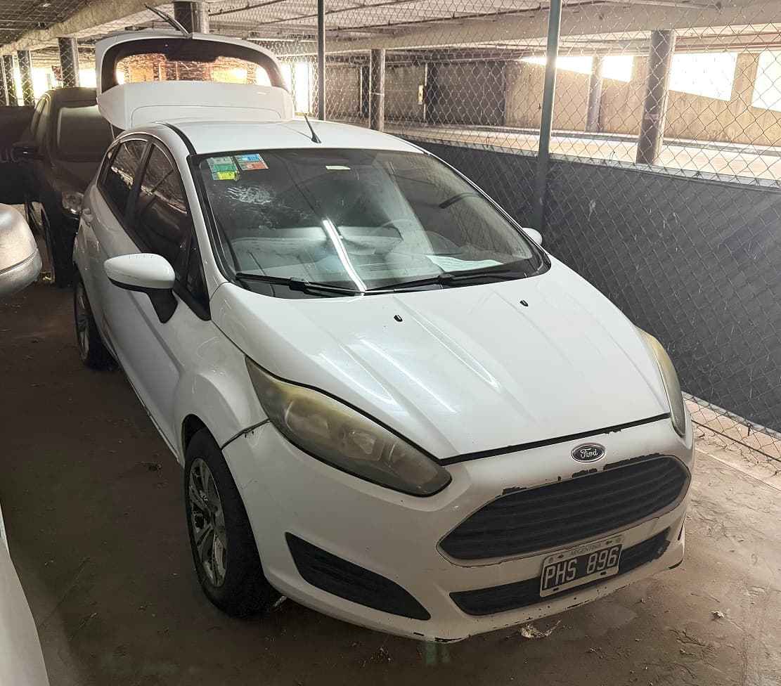 Automotor, Marca: FORD, Modelo: FIESTA 1.6 LS, SEDÁN 5 P., BLANCO, Naftero, Año 2015 DOMINIO PHS896