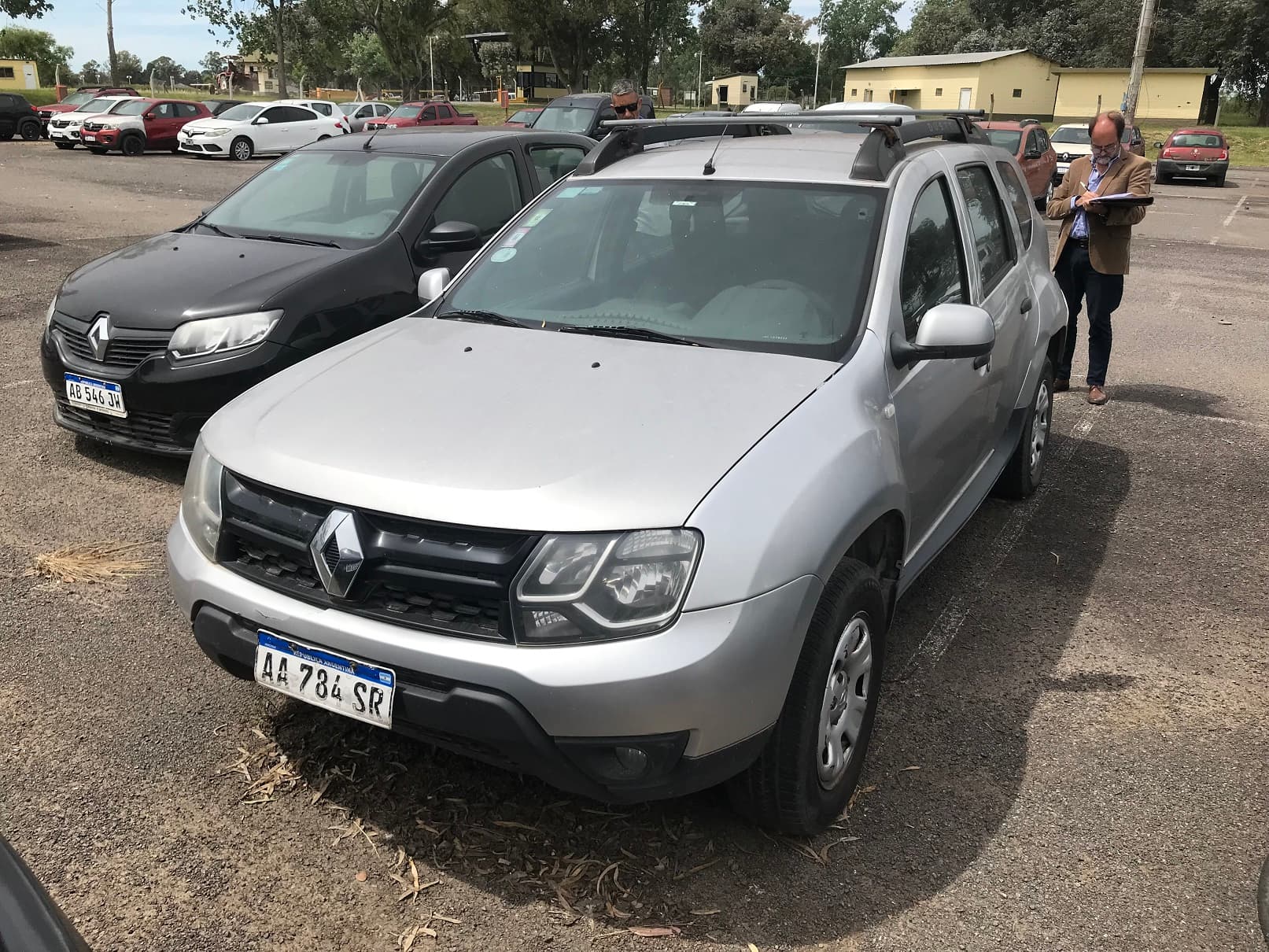 Automotor marca: RENAULT; DUSTER PH2 DYNAMIQUE 1.6, 5 puertas, año 2016. Estado: REGULAR.