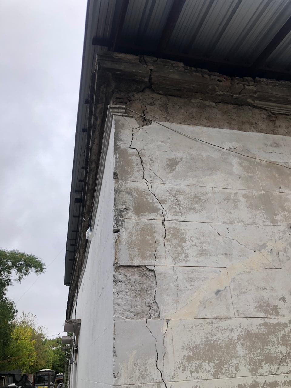 SUBASTA EN FORMA CONJUNTA DOS INMUEBLES LINDEROS EN LOMAS DE ZAMORA. OCUPADO.