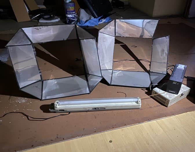 100% LOTE DE BIENES MUEBLES VARIOS ILUMINACIÓN.