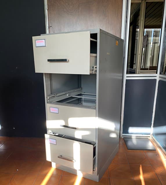 100% LOTE DE BIENES MUEBLES (OFICINA Y ELECTRÓNICA)
