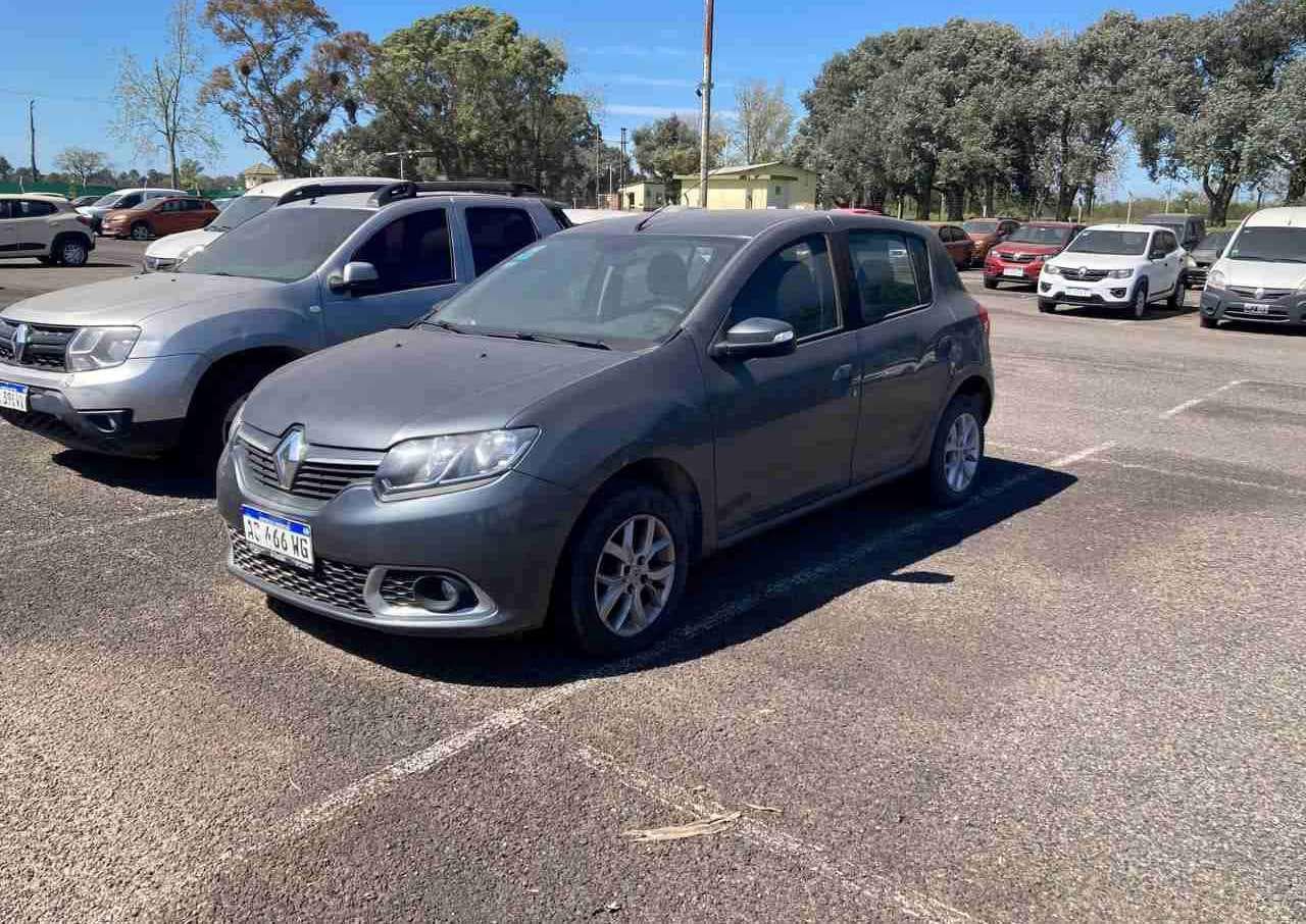 100% AUTOMOTOR RENAULT SANDERO PRIVILEGE SEDAN 5 PUERTAS. DOMINIO AC466WG AÑO 2018