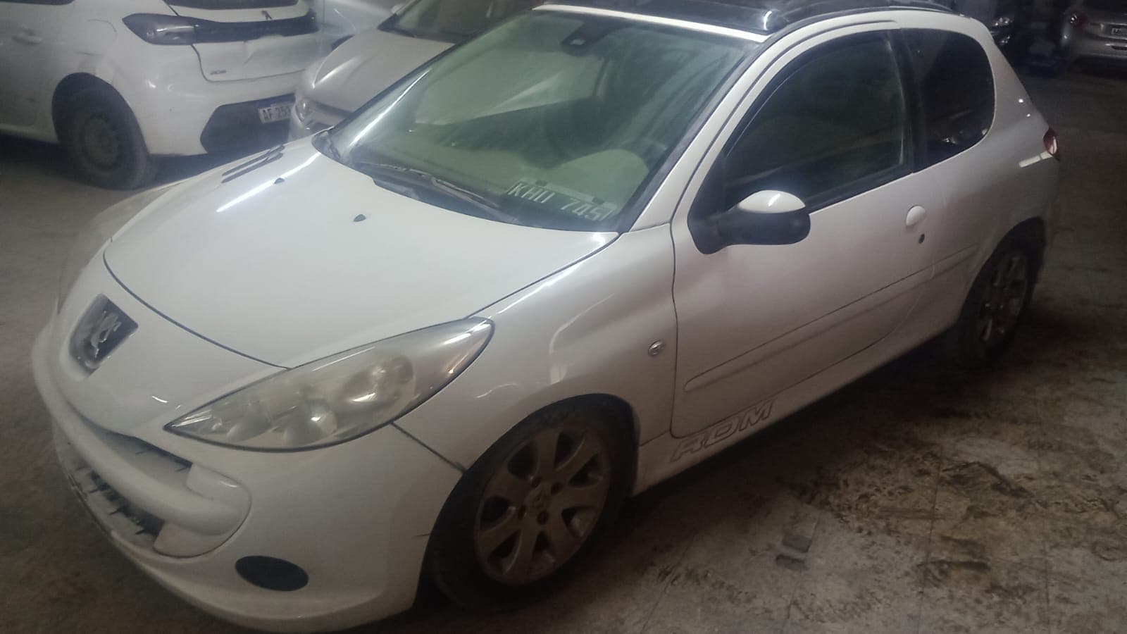 AUTOMOTOR PEUGEOT MODELO 207 COMPACT XT PREMIUM 1.6, 3P, AÑO 2011, COLOR BLANCO. REGULAR ESTADO.