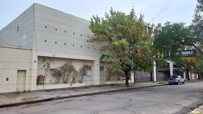 SUBASTA EN BLOCK. SALON COMERCIAL, OFICINAS Y DEPÓSITOS EN BAHÍA BLANCA