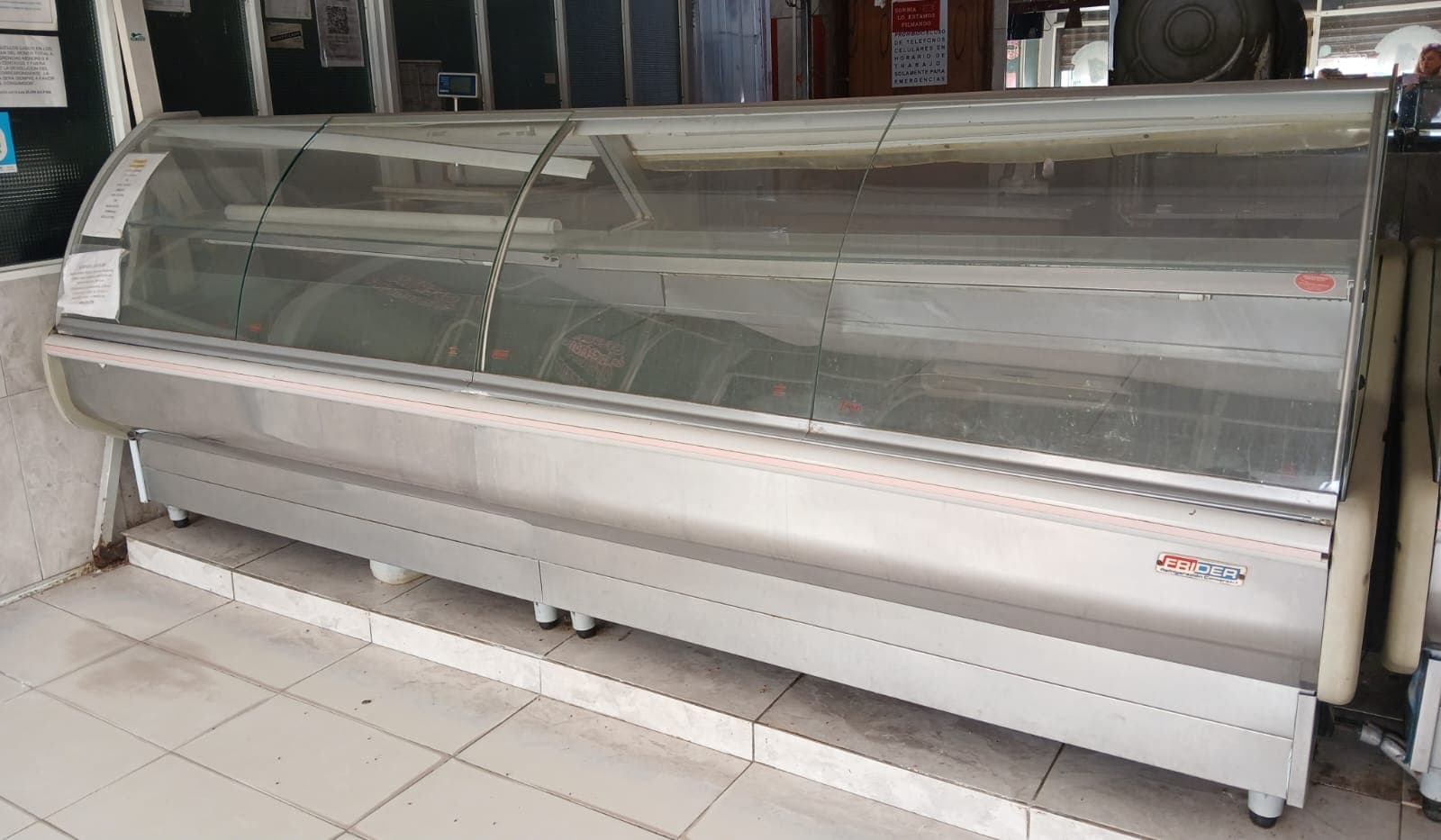 LOTE 1:  HELADERA MOSTRADOR BATEA, MARCA FRIDER, de 3 METROS DE LARGO APROXIMADO.