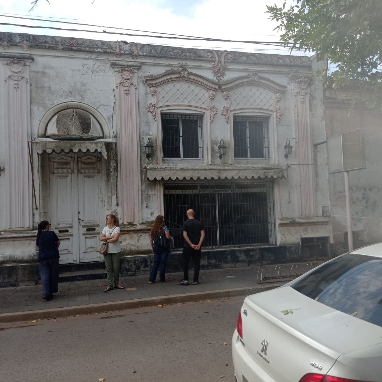 100% inmueble en Belgrano N° 651 e/ Uriburu e Hipólito Irigoyen de la localidad de Monte. DESOCUPADO