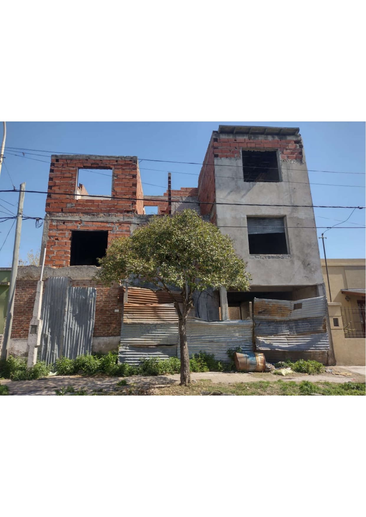 SUBASTA EN DOLARES. 100 % edificio en construcción en Tandil. Desocupado
