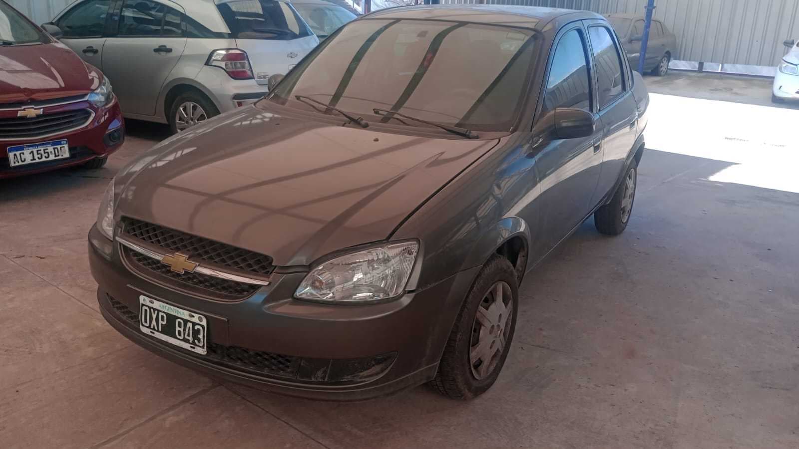Automotor CHEVROLET CLASSIC 4 Puertas. Dominio OXP 843. Año 2015; Estado: regular