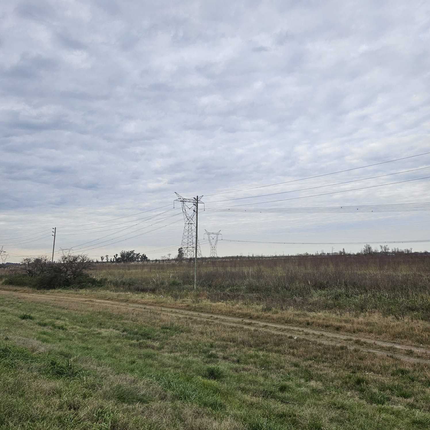 VENTA  EN BLOCK EN DOLARES ESTADOUNIDENSES, del  100% de seis (6) lotes ubicados en Campana