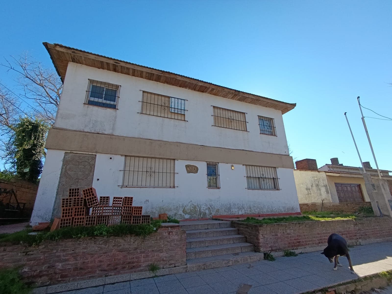 SUBASTA EN DÓLARES. 25% INDIVISO del INMUEBLE sito en calle 3 N°4673 (Dto.6 PB y Dtos.11 y 12 PA)