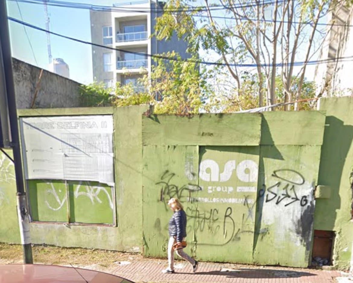 LOTE BALDIO EN LANUS. DESOCUPADO.