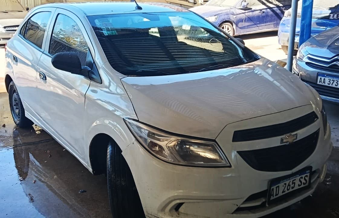 Automotor marca CHEVROLET ONIX JOY 5P 1.4 N LS MT, año: 2018. Estado Gral: REGULAR.