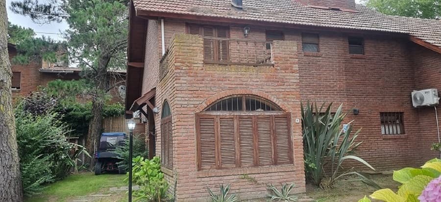 SUBASTA INMUEBLE 100% CHALET UBICADO EN LA CIUDAD DE PINAMAR.DESOCUPADO