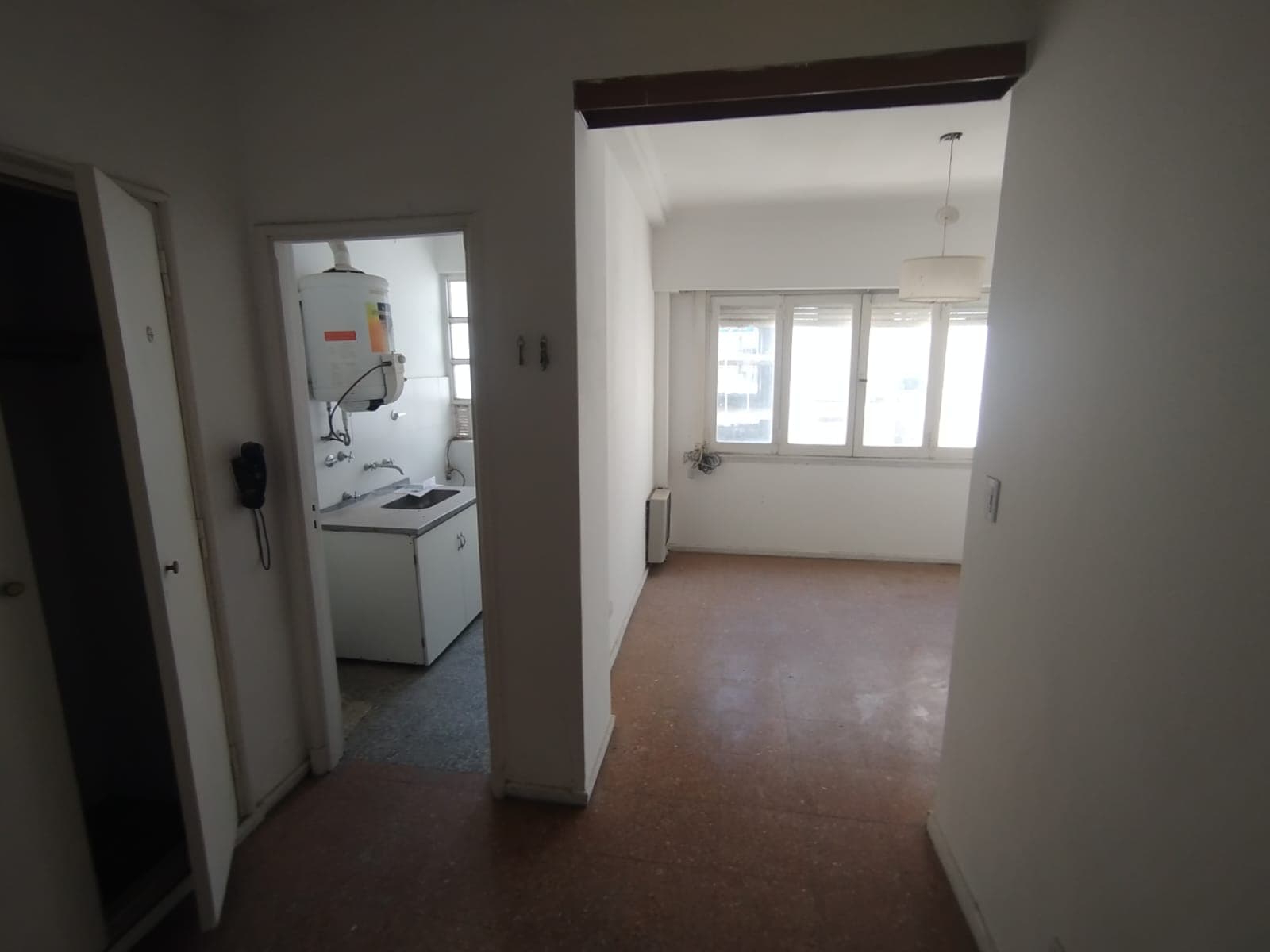 SUBASTA EN DÓLARES. INMUEBLE sito en calle Sarmiento N°2345, Piso 5° - Dpto. I,  de Mar del Plata.