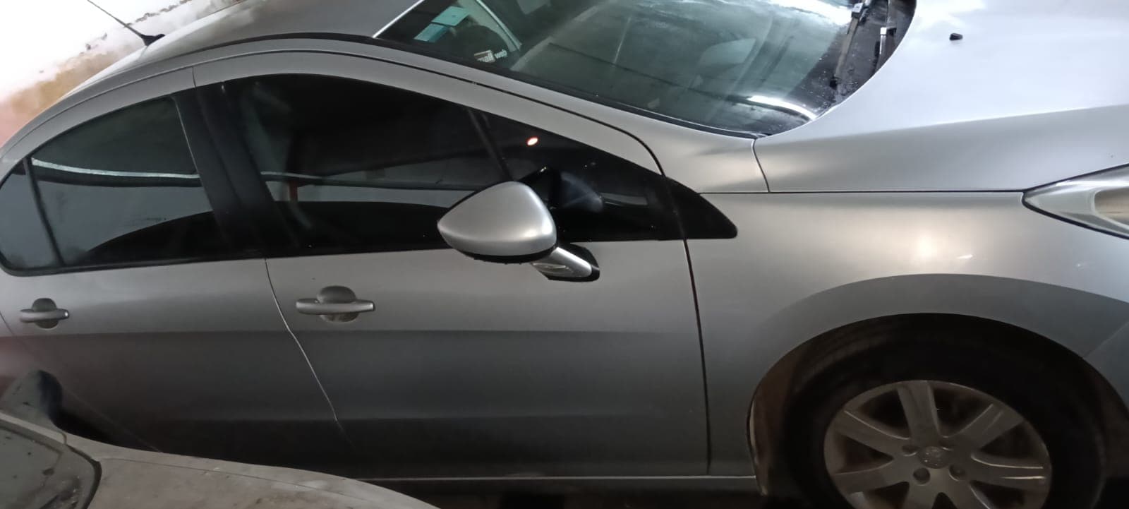 AUTOMOTOR PEUGEOT MODELO 408 ALLURE, AÑO 2017. EN ESTADO REGULAR.