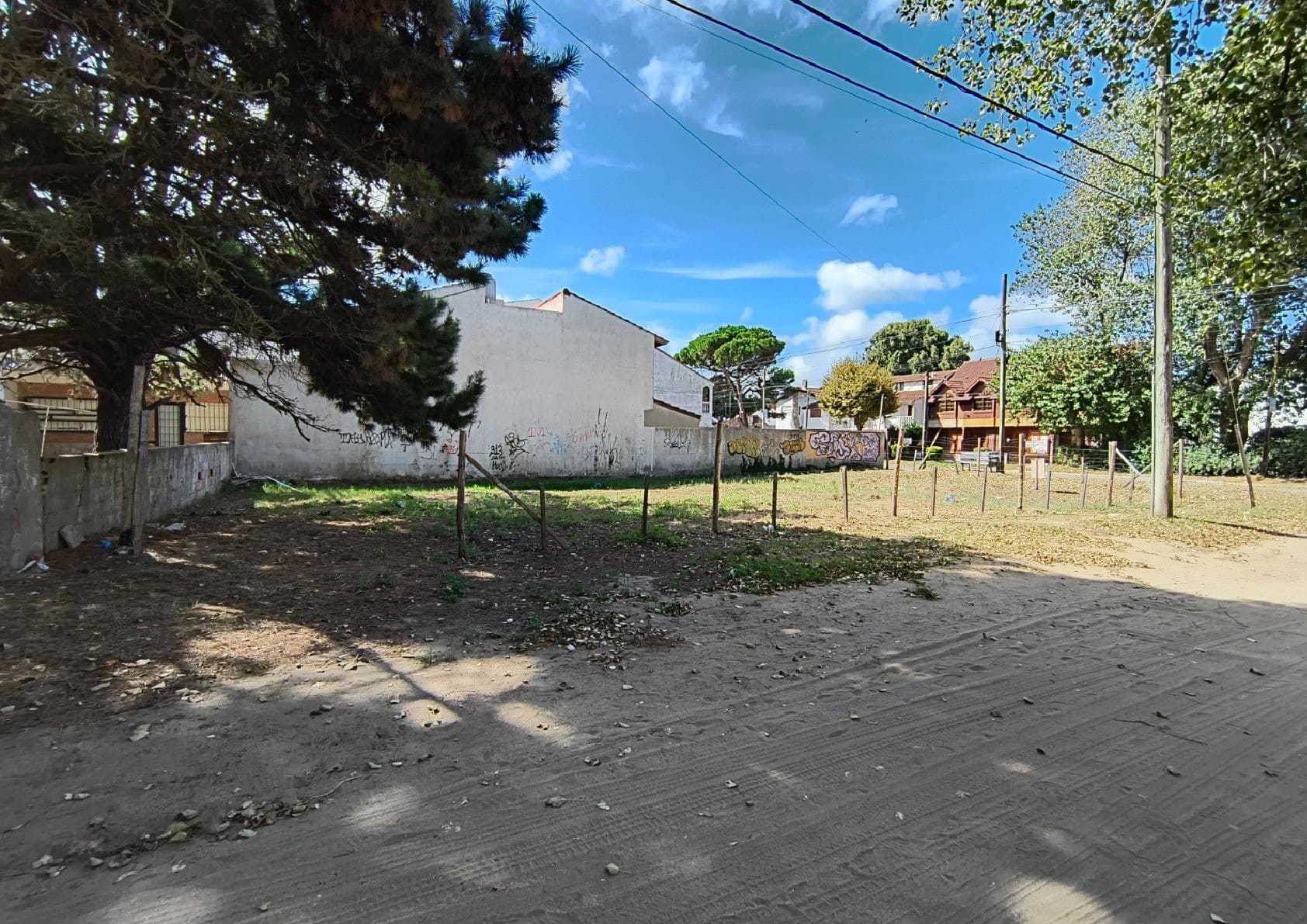 100 % lote de terreno baldío- MAT.37985, N.Cat.:Circ.4, Sec.10, Mz 8,Parc. 6. Partido de la Costa