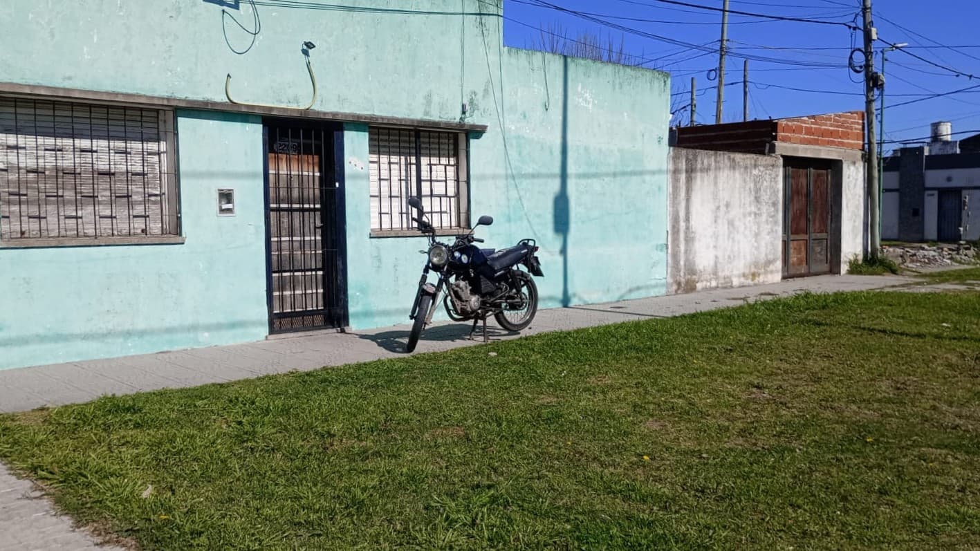 Inmueble calle 30 N° 2209 esquina 77, barrio Altos de San Lorenzo, ciudad de La Plata. OCUPADO