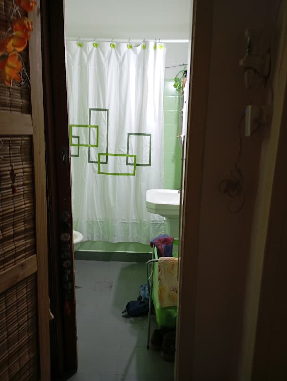 100 % 2 inmuebles en bloque en Olavarría (casa y terreno). Ocupado por meros ocupantes