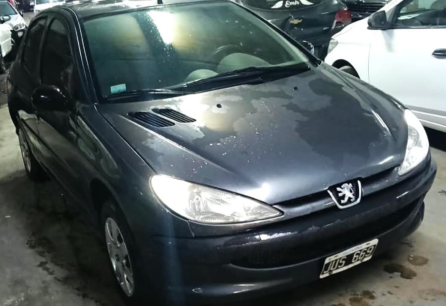 SUBASTA AUTOMOTOR PEUGEOT 206 GENERATION GRIS OSCURO. Año 2011