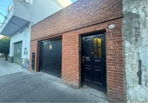 Casa en Quintana Nº 1906, de la loc. de Caseros, Pdo. Tres de Febrero, sin terminar. Estado: OCUPADO