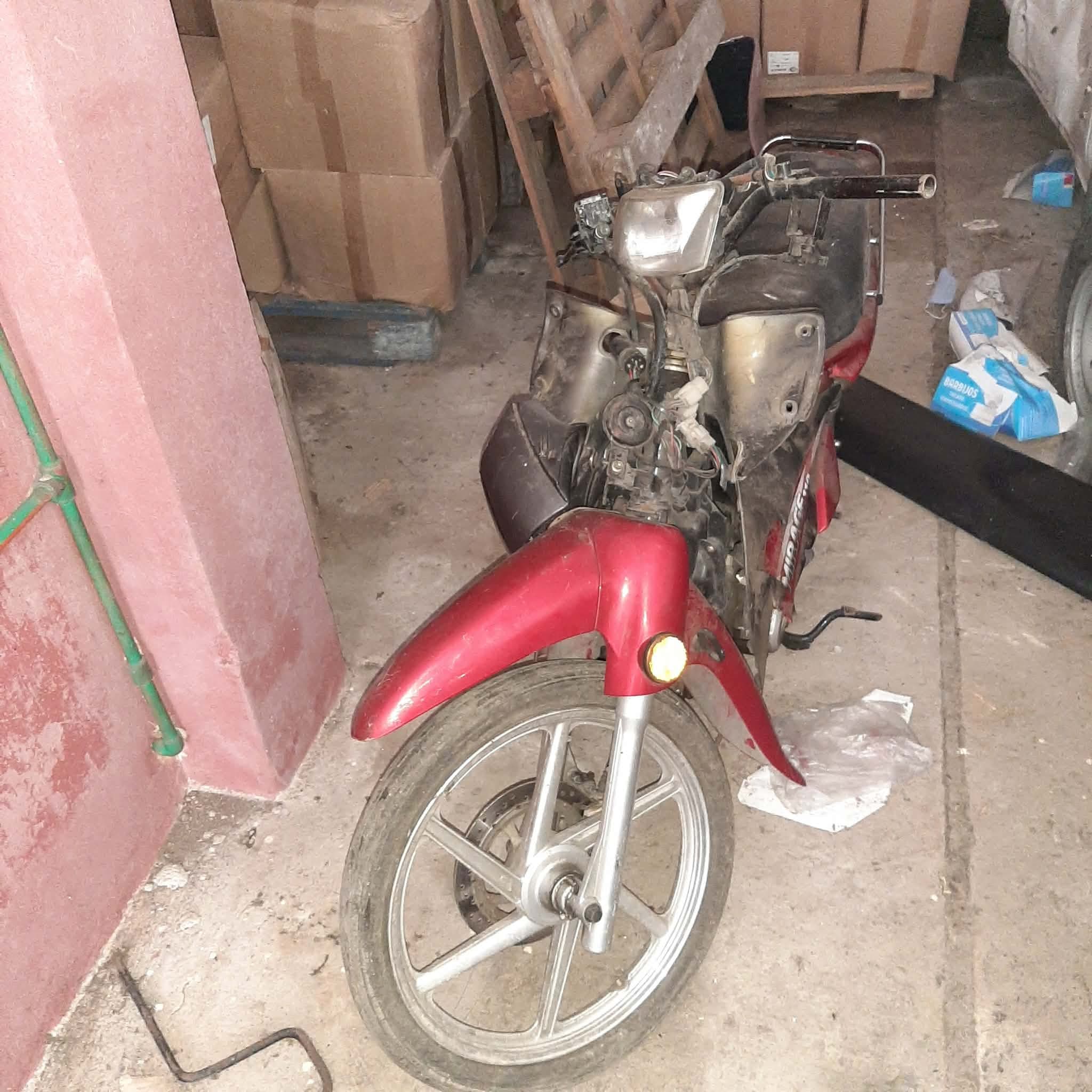 SUBASTA EN  BLOCK - 1 MOTOCICLETA KELLER A10 5HMA Y 1 MOTOCICLETA CORVEN - LOTE 2.