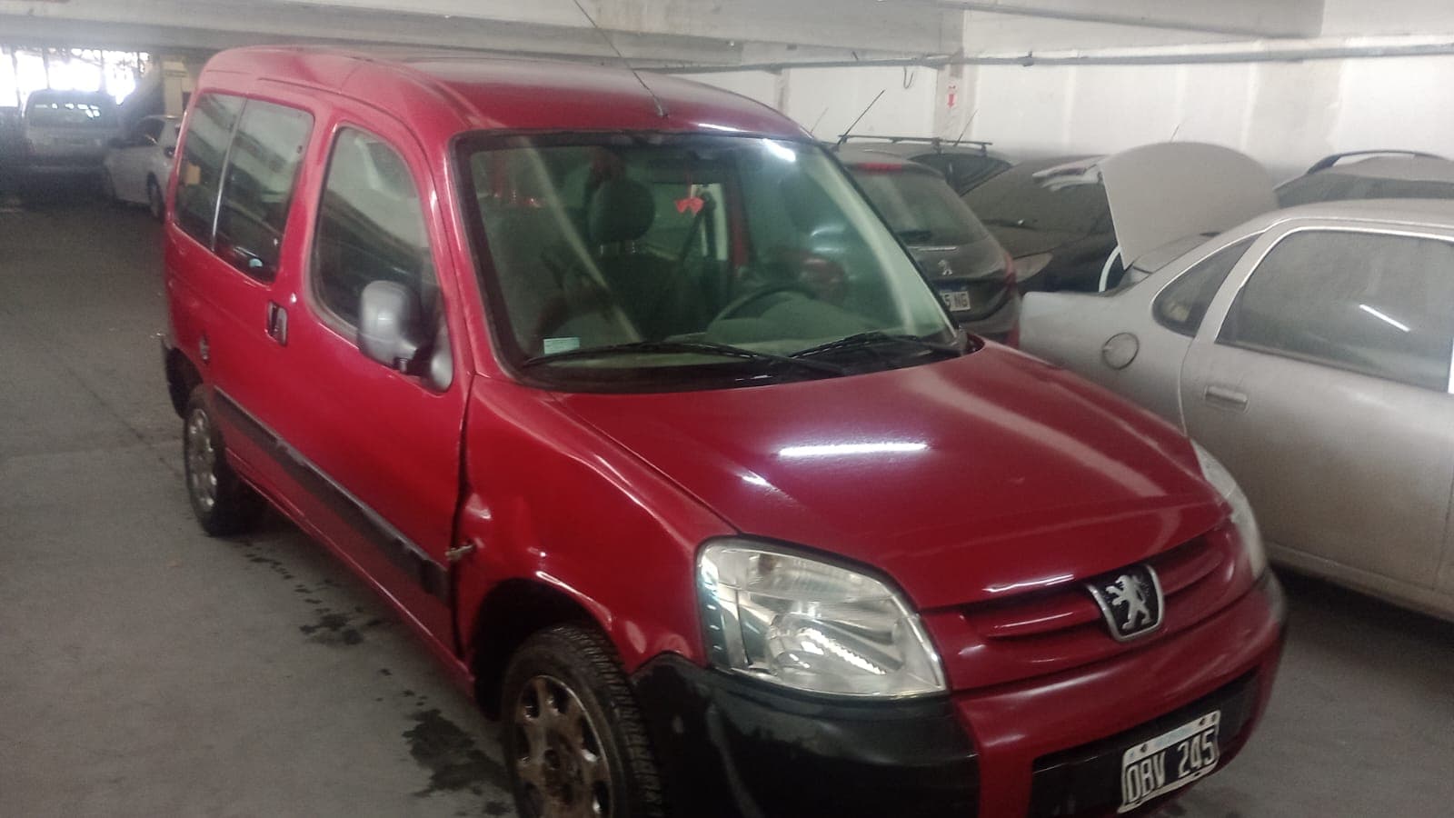 AUTOMOTOR- PEUGEOT PARTNER PATAGÓNICA 1.6 HDI- AÑO 2015- COLOR BORDO- ESTADO REGULAR-