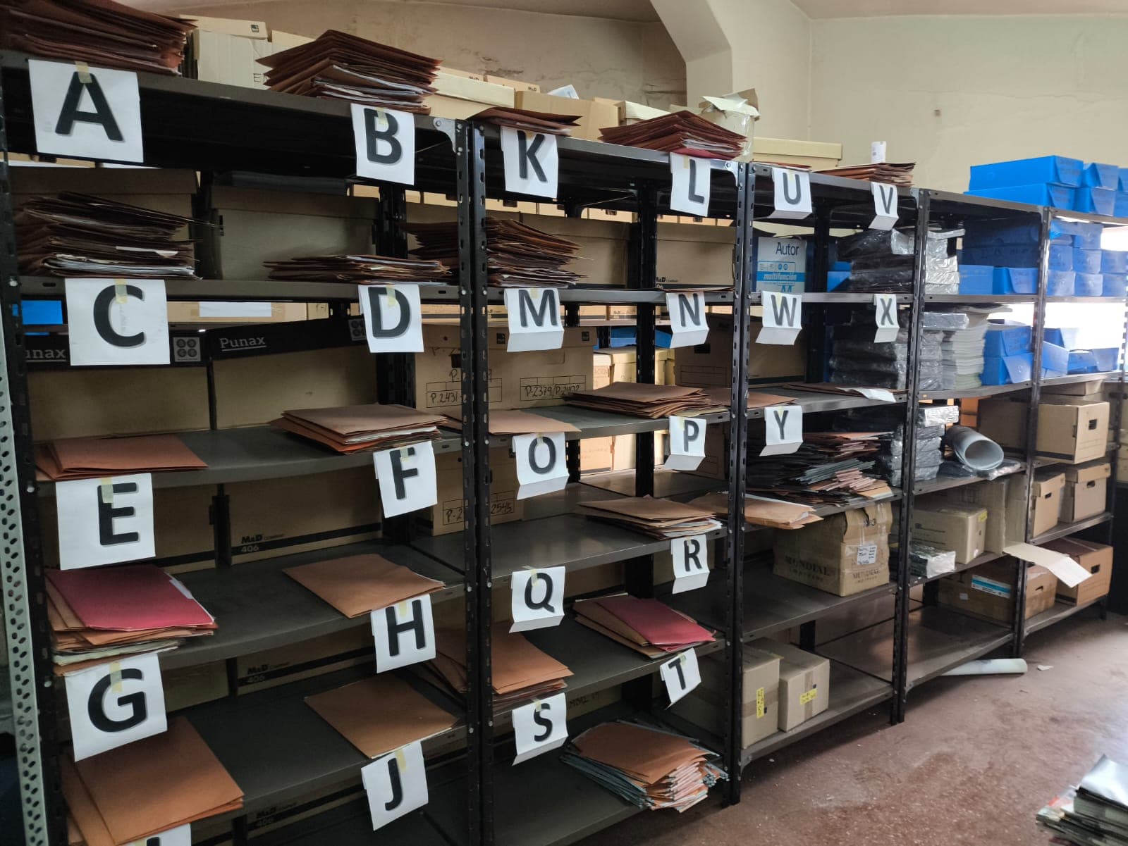 ESTANTERÍAS, RACK METÁLICOS DIVISÓN DE OFICINAS- VARIAS-