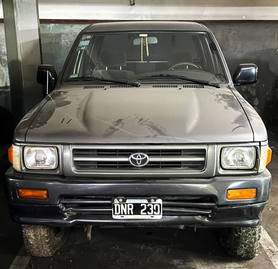 EN DÓLARES - AUTOMOTOR- TOYOTA HILUX 4X4 CABINA DOBLE DLX Tipo: PICK-UP- AÑO 2000- ESTADO BUENO