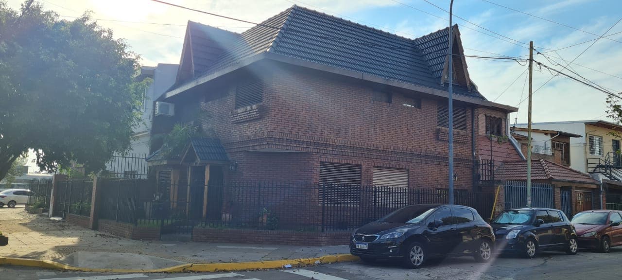 EN DOLARES-VILLA REAL- OCUPADO-CASA EN DOS PLANTAS-C.A.B.A