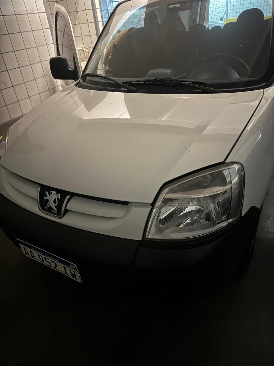 EN DOLARES- AUTOMOTOR- PEUGEOT CITROËN MV PARTNER CONFORT 1.4- AÑO 2017