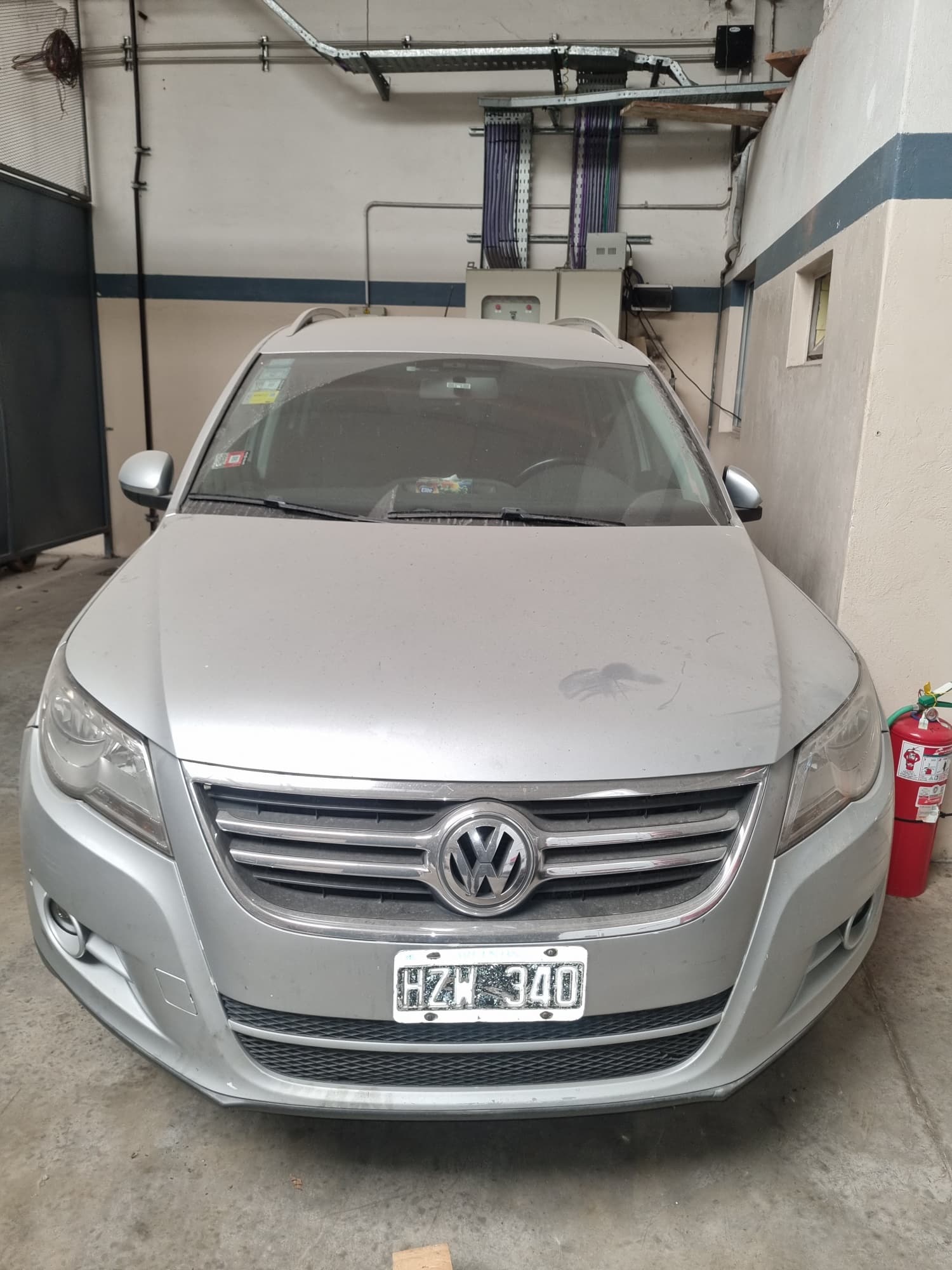 AUTOMOTOR- VOLKSWAGEN TIGUAN 2.0 TSI TODO TERRENO-  AÑO 2009- COLOR GRIS CLARO- BUEN ESTADO-