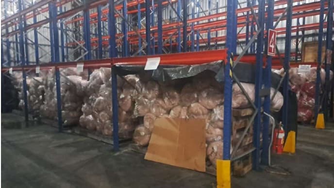 EN DÓLARES-  ROLLOS DE  TELAS- UBICADOS ZONA FRANCA LA PLATA