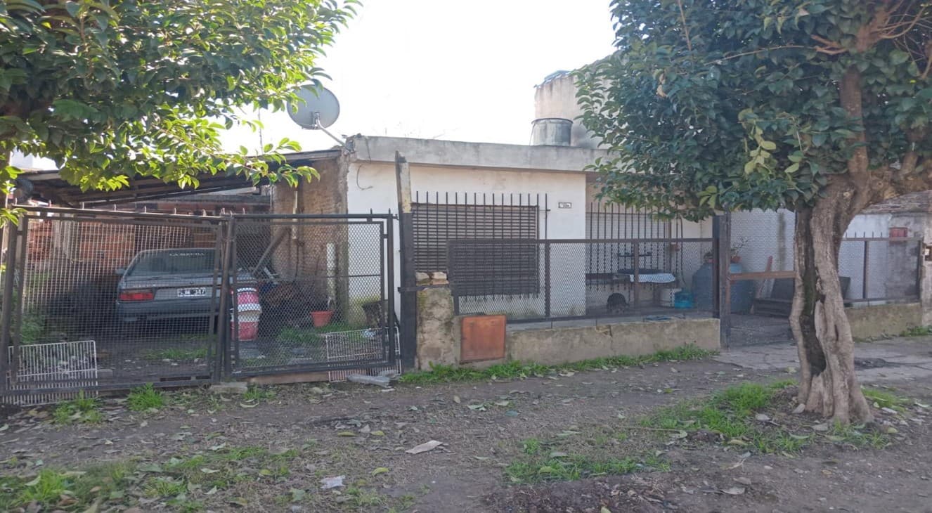 EN DÓLARES- FLORENCIO VARELA- CASA EN LOTE PROPIO- OCUPADA- PCIA. BS. AS